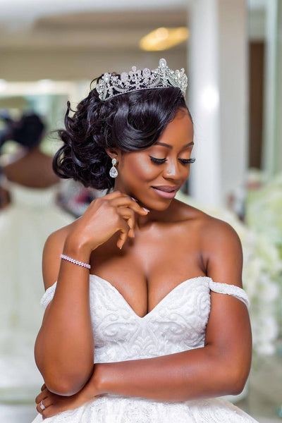 12 Brides Looking Iconic in Bridal Tiaras and Wedding Crowns