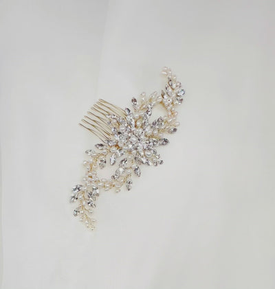 gold looping bridal hair comb with small sprays of sparkling crystals and pearl detailing